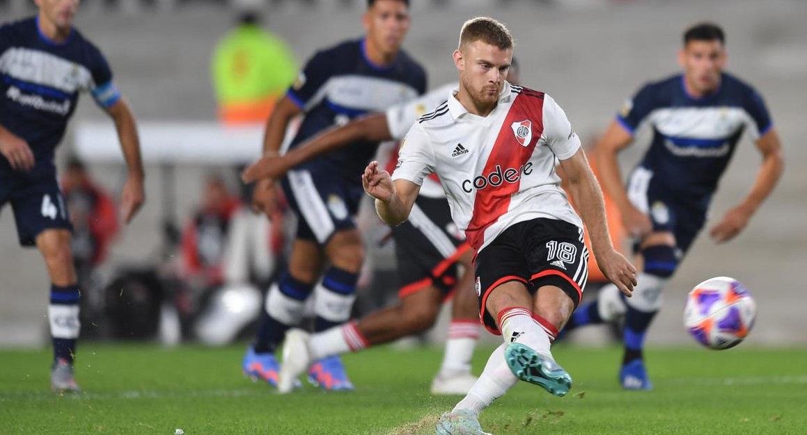 Gol de Lucas Beltrán; River Plate vs. Gimnasia y Esgrima La Plata. Foto: Télam.