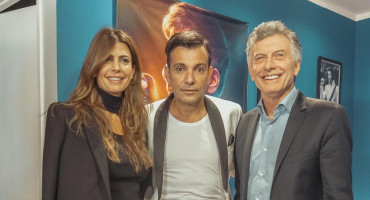 Mauricio Macri y Juliana Awada fueron a ver la obra teatral de Martín Bossi. Foto: NA.