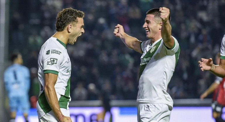 Juan Bisanz festeja el gol de Banfield ante Central Córdoba. Foto NA. PRENSA BANFIELD