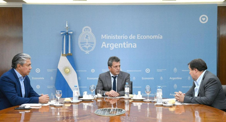 Massa recibió a Weretilneck y Figueroa. Foto: Presidencia