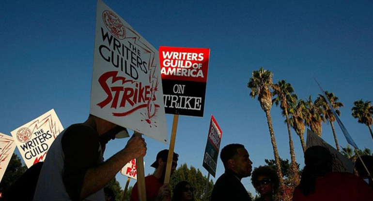 Protesta de guionistas de Hollywood. Foto: Reuters