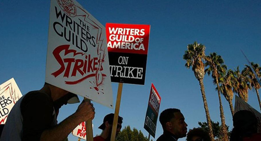 Protesta de guionistas de Hollywood. Foto: Reuters