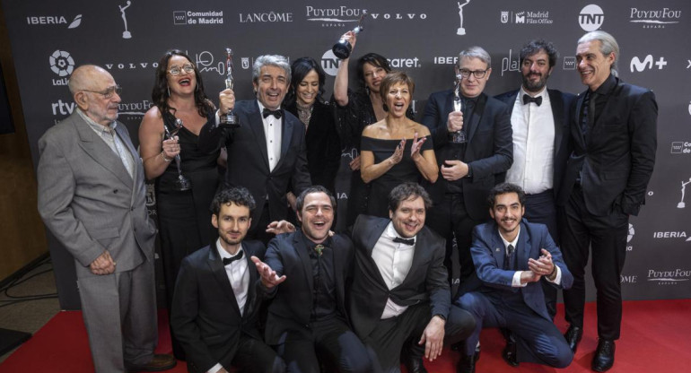 El elenco de "Argentina, 1985", en la ceremonia de los Premios Platino 2023. Foto: EFE.