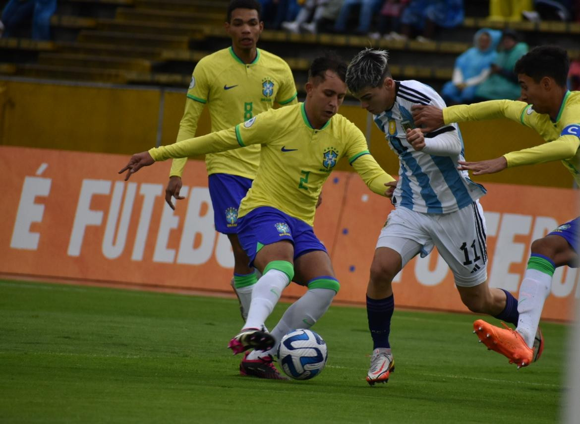 En un partido electrizante, Argentina perdió 3 a 2 ante Brasil y cerró