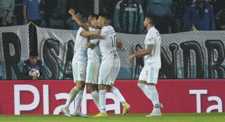 Triunfo; Racing Club vs. Atlético Tucumán. Foto: NA.