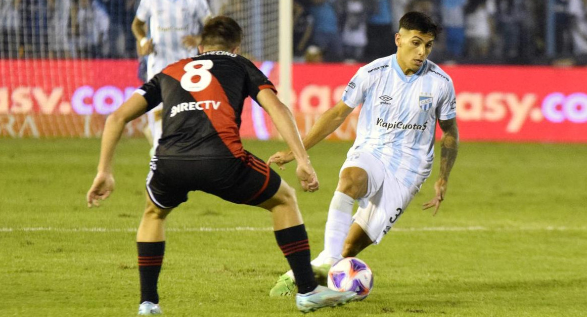 Mateo Coronel; Atlético Tucumán vs. River Plate. Foto: NA.