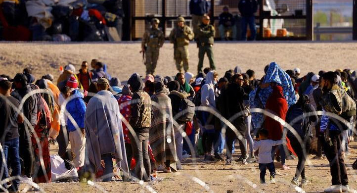 Inmigrantes en la frontera con México. Foto: Reuters.