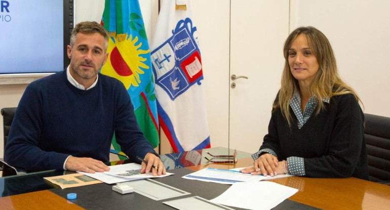 Malena Galmarini junto el intendente de Pilar, Federico Achaval. Foto: prensa AySA