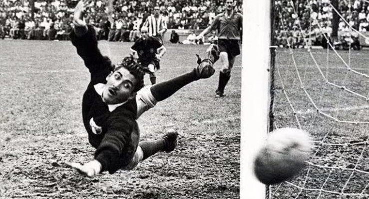 Antonio “La Tota” Carbajal. Foto: @clubleonfc.