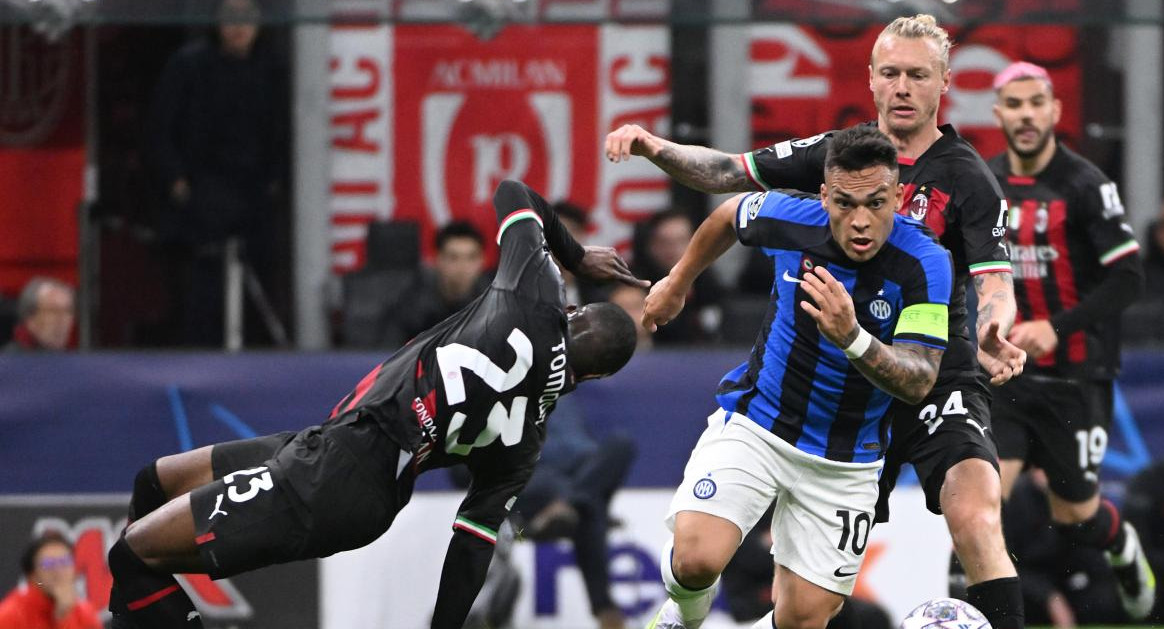 Lautaro Martínez en el clásico entre Inter y Milan por la Champions League. Foto: EFE.