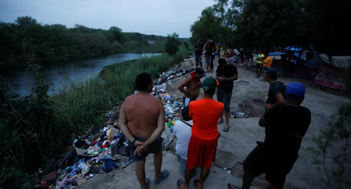 Migrantes varados. Foto: Reuters.