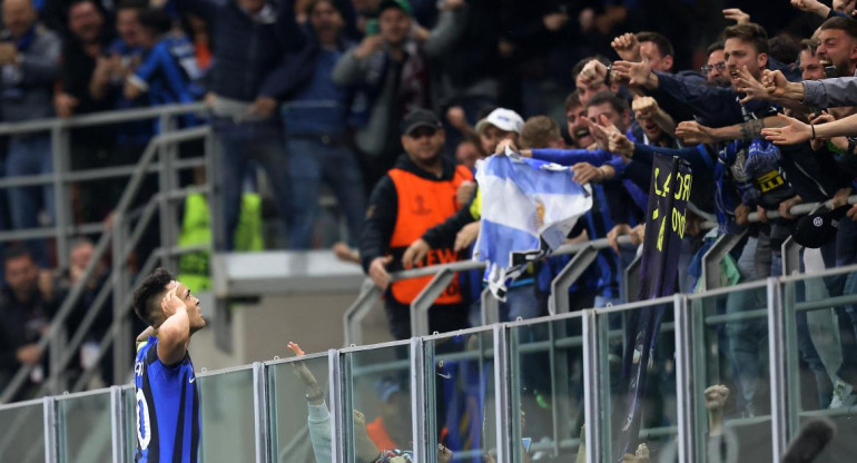 Festejo de Lautaro Martínez para Inter ante Milan por Champions League. Foto: REUTERS.