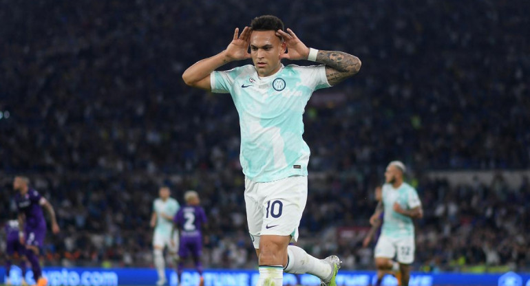 Festejo de Lautaro Martínez para Inter ante Fiorentina por Copa Italia. Foto: REUTERS.