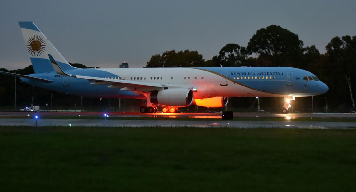 El avión presidencial ARG01 en el Aeroparque Jorge Newbery. Foto: NA.