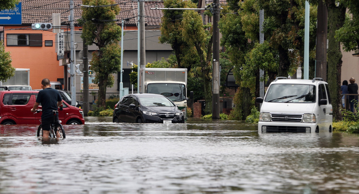 Fuerte temporal de lluvias en Japón. Foto: EFE.