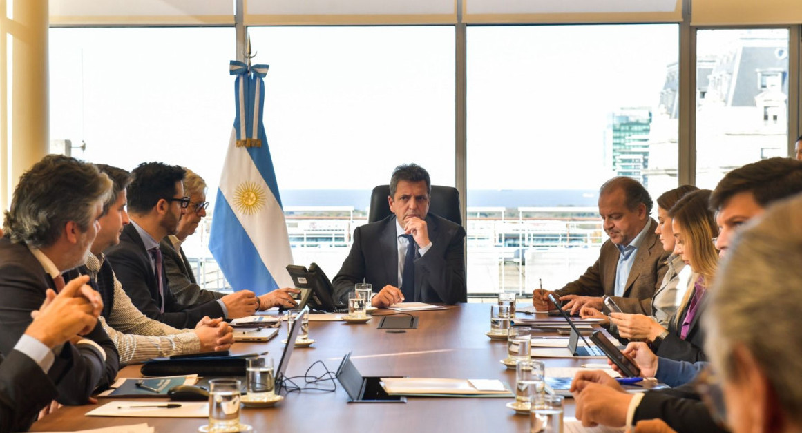 Sergio Massa se reunió junto a su equipo económico.