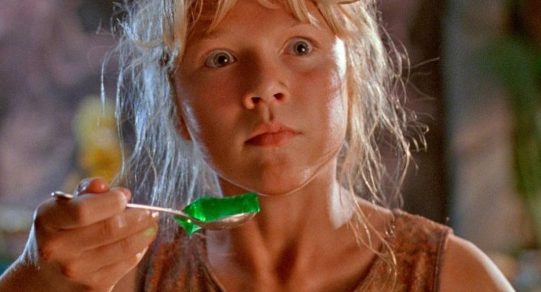 Ariana Richards recreó la histórica escena de "Jurassic Park". Foto: NA.