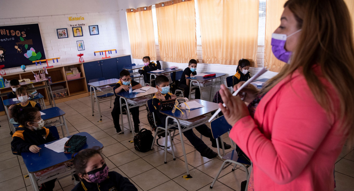 Uso de barbijos en escuela de Chile. Foto: Reuters