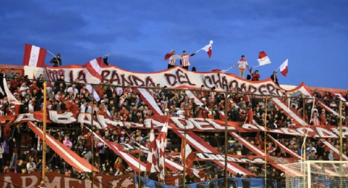 Hinchada der San Martín de Mendoza. Foto: NA.