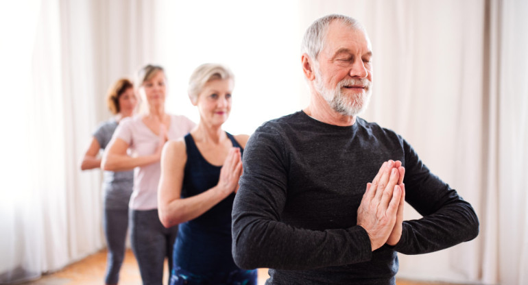 Yoga en grupo. Foto: Alamy