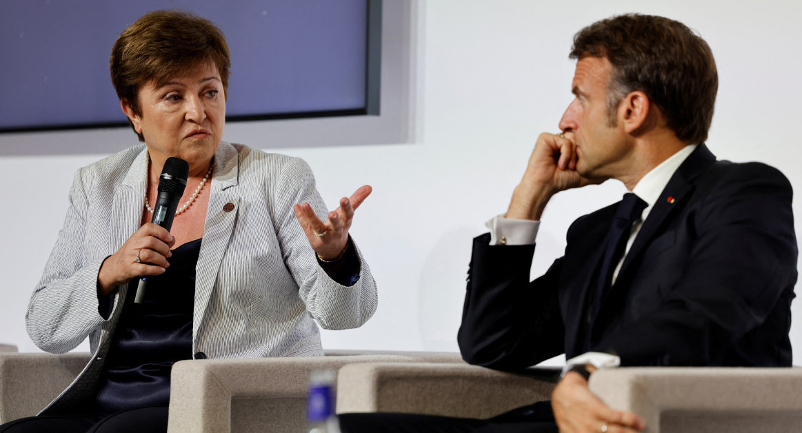 Kristalina Georgieva y Emmanuel Macron, Foro Económico Mundial. Foto: Reuters.