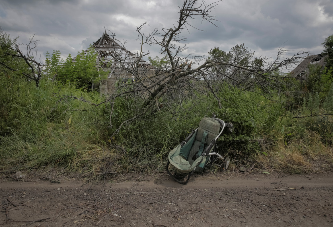 La destrucción rusa en el pueblo ucraniano de Storozheve. Foto: Reuters.