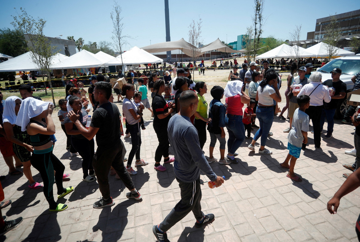 Migrantes entre Estados Unidos y México. Foto: Reuters.