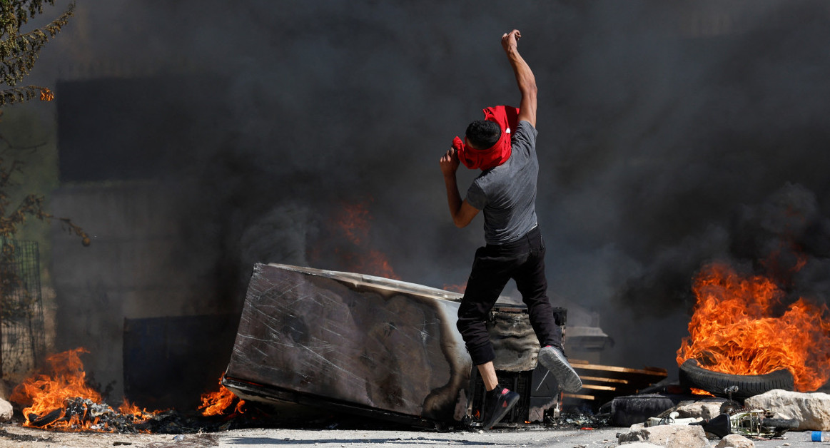 Israel se retira del campo de refugiados de Yenín en Cisjordania. Foto: Reuters.