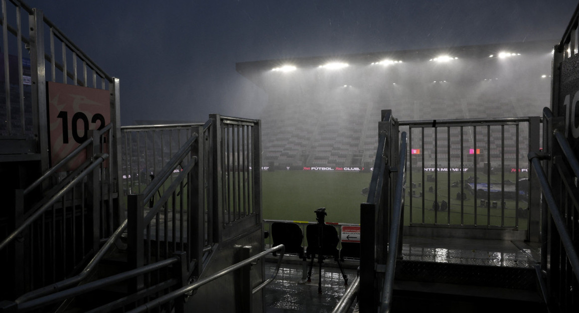 La presentación de Messi fue retrasada por tormentas eléctricas. Foto: Reuters.