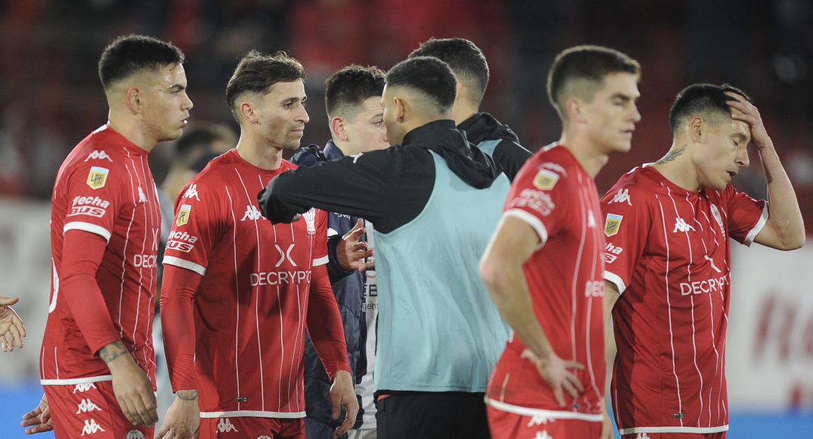 Cuatro jugadores de Huracán fueron separados del plantel profesional. Foto: Télam.