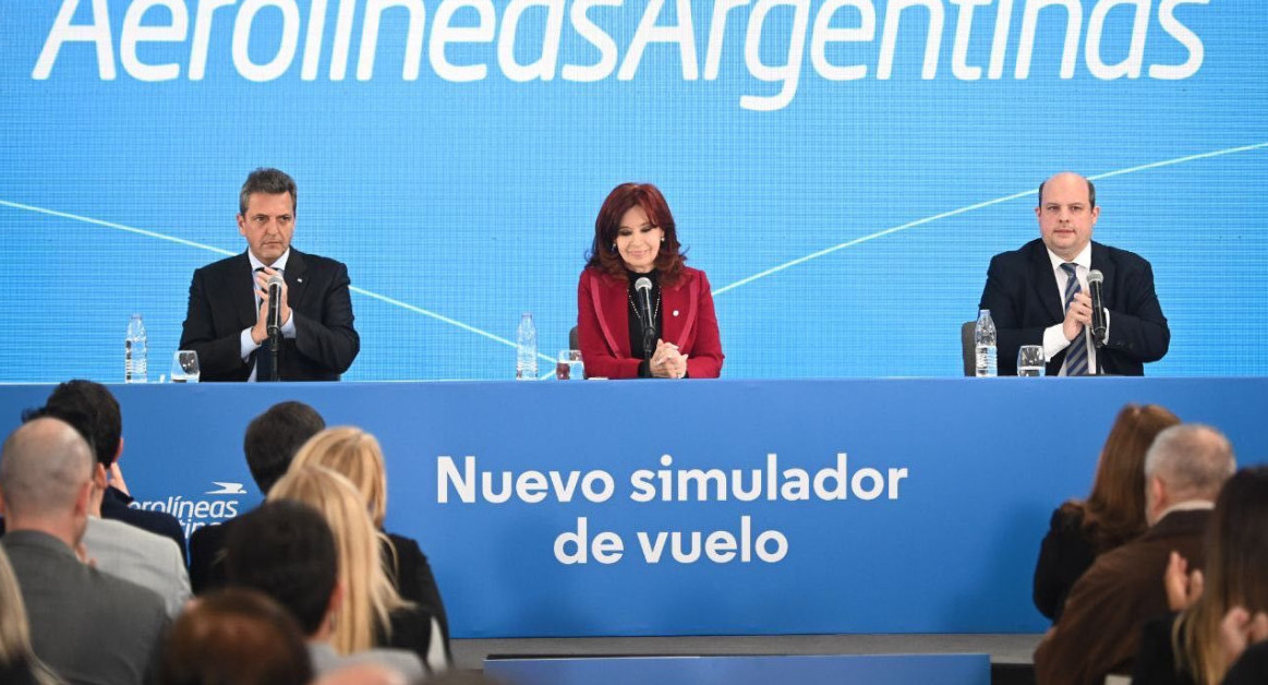 Cristina Kirchner y Sergio Massa en el acto de Aerolíneas Argentinas.