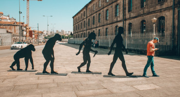 Identifican los genes que dieron forma al esqueleto para caminar erguido