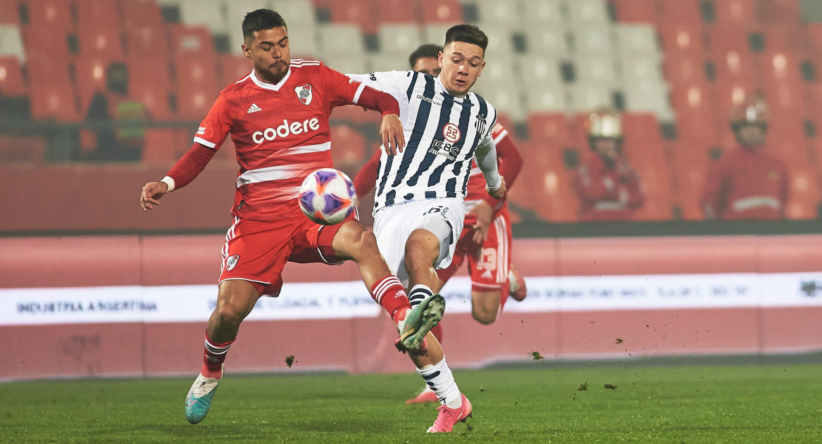 Rodrigo Garro marcó para Talleres ante River. Foto: Twitter @CATalleresdecba.