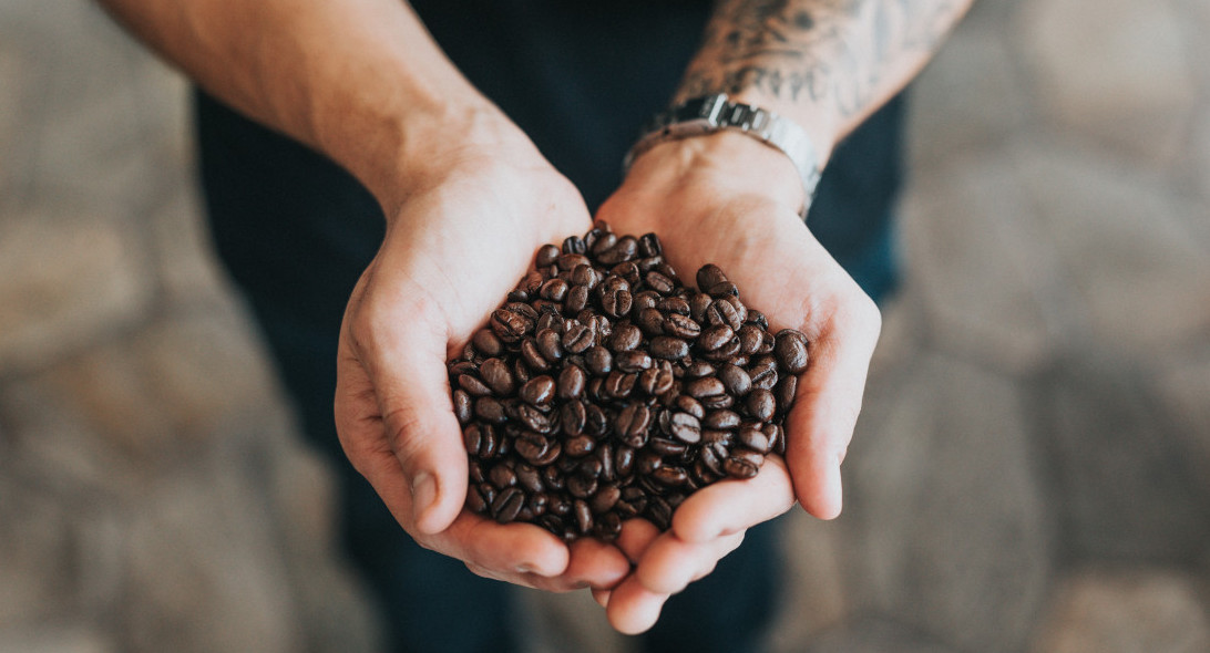 Granos de café. Foto: Unsplash.