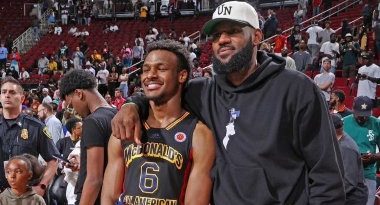 Lebron James junto a su hijo, Bronny. Foto: Instagram.