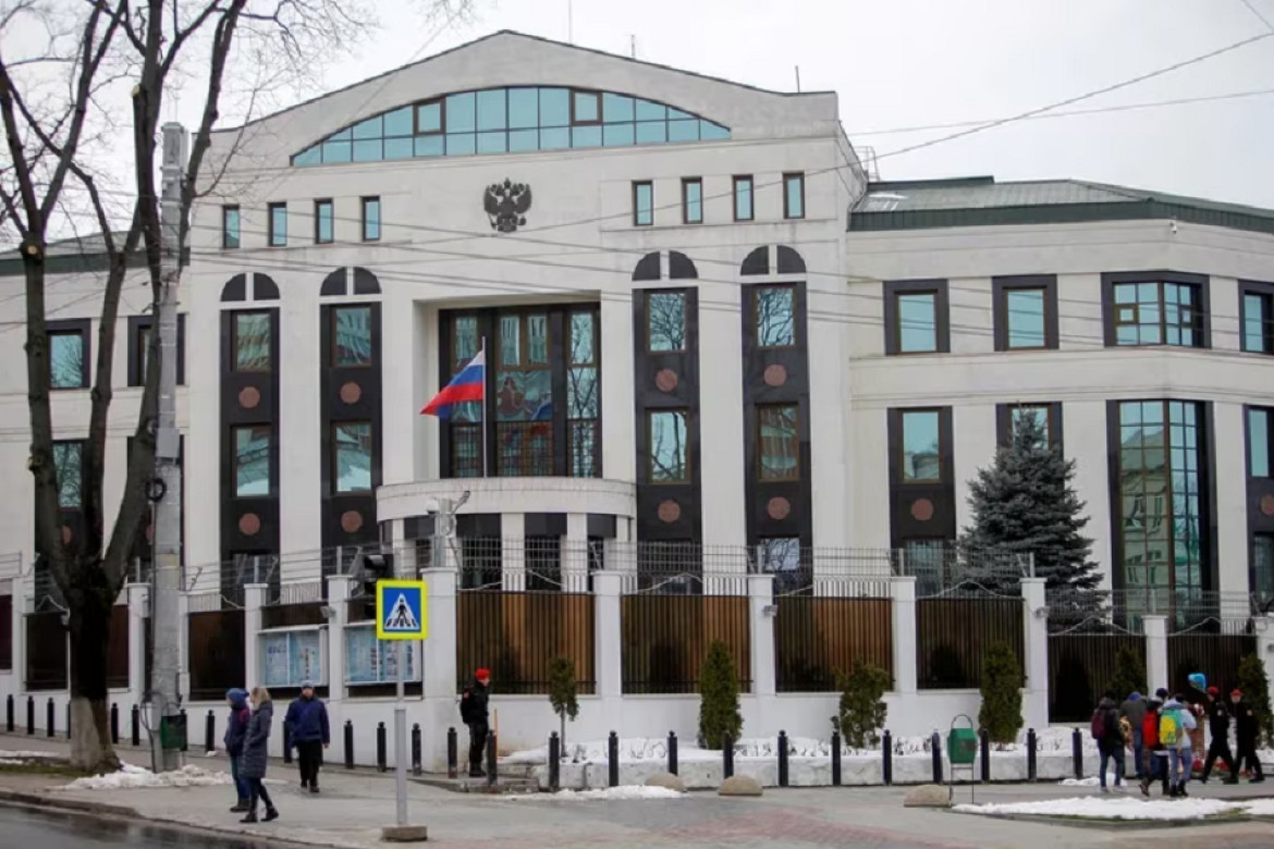 Una vista general muestra la embajada rusa en Chisinau, Moldavia. Foto: Reuters