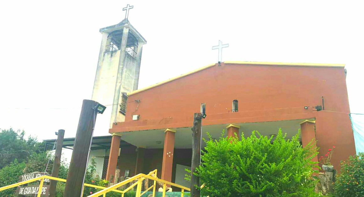 Un sacerdote defendió a los golpes un robo a su parroquia. Foto: Twitter.