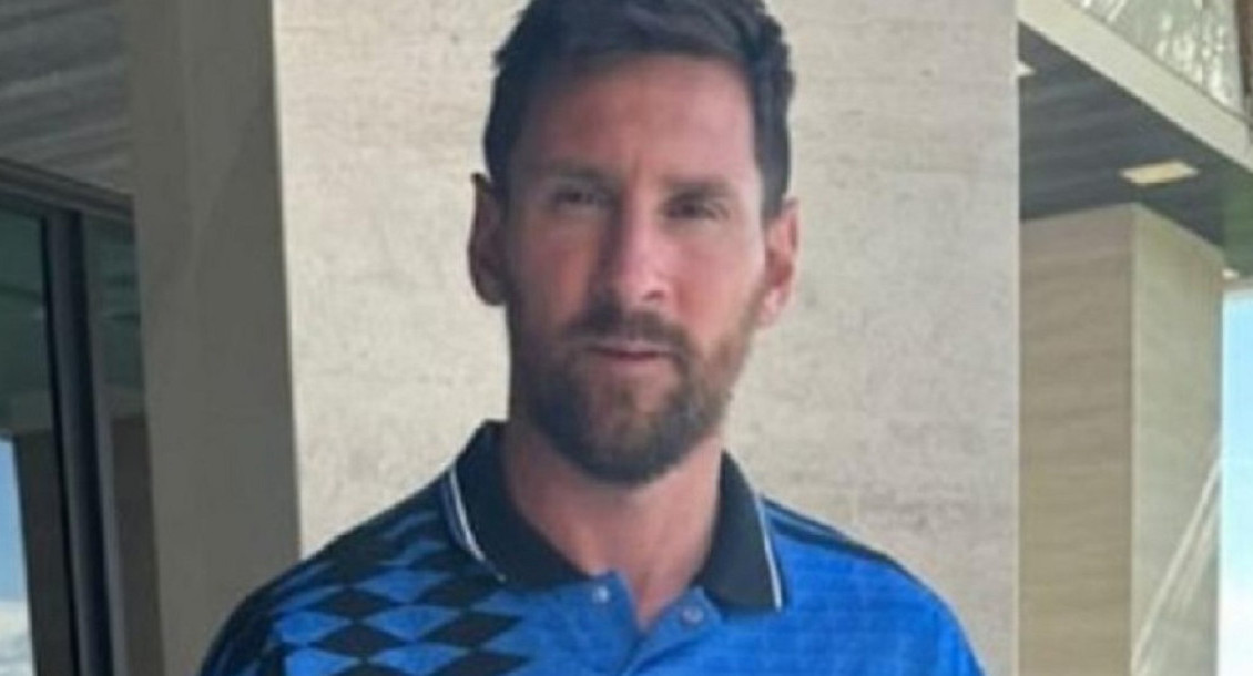 Messi con camiseta de Maradona. Foto: captura de video.