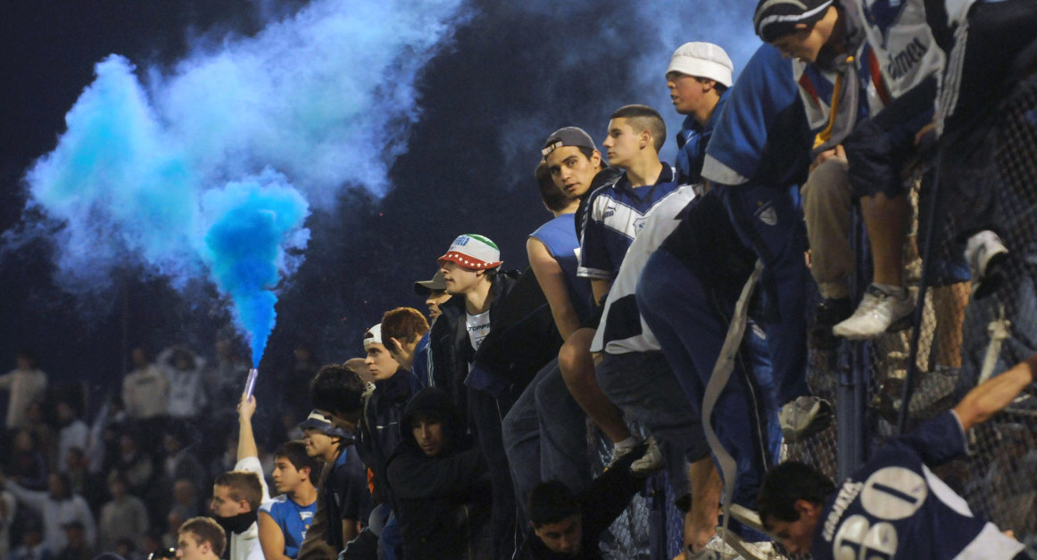 La barrabrava de Vélez agredió a varios futbolistas del plantel. Foto: NA.