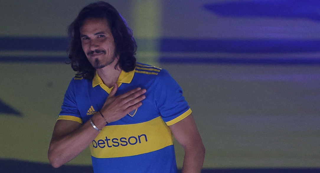 Edinson Cavani se vistió por primera vez como jugador de Boca Juniors. Foto: EFE.