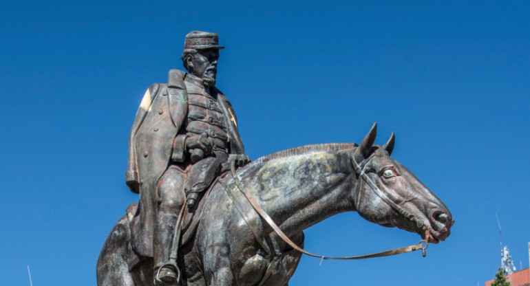 Monumento a Julio A. Roca en Bariloche. Foto: Reuters.