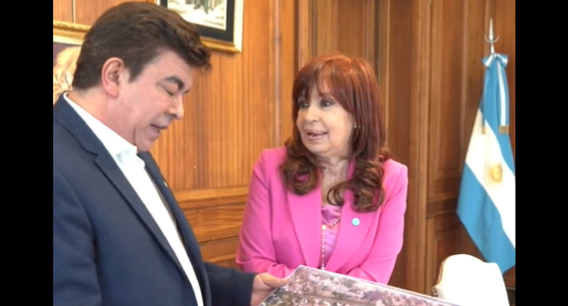 Fernando Espinoza y Cristina Kirchner en el Senado. Foto: Captura de video.