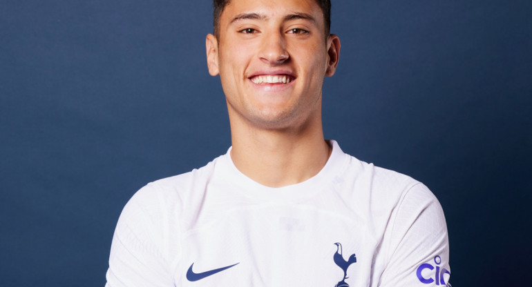 Alejo Véliz, Tottenham. Foto: Twitter @SpursOfficial