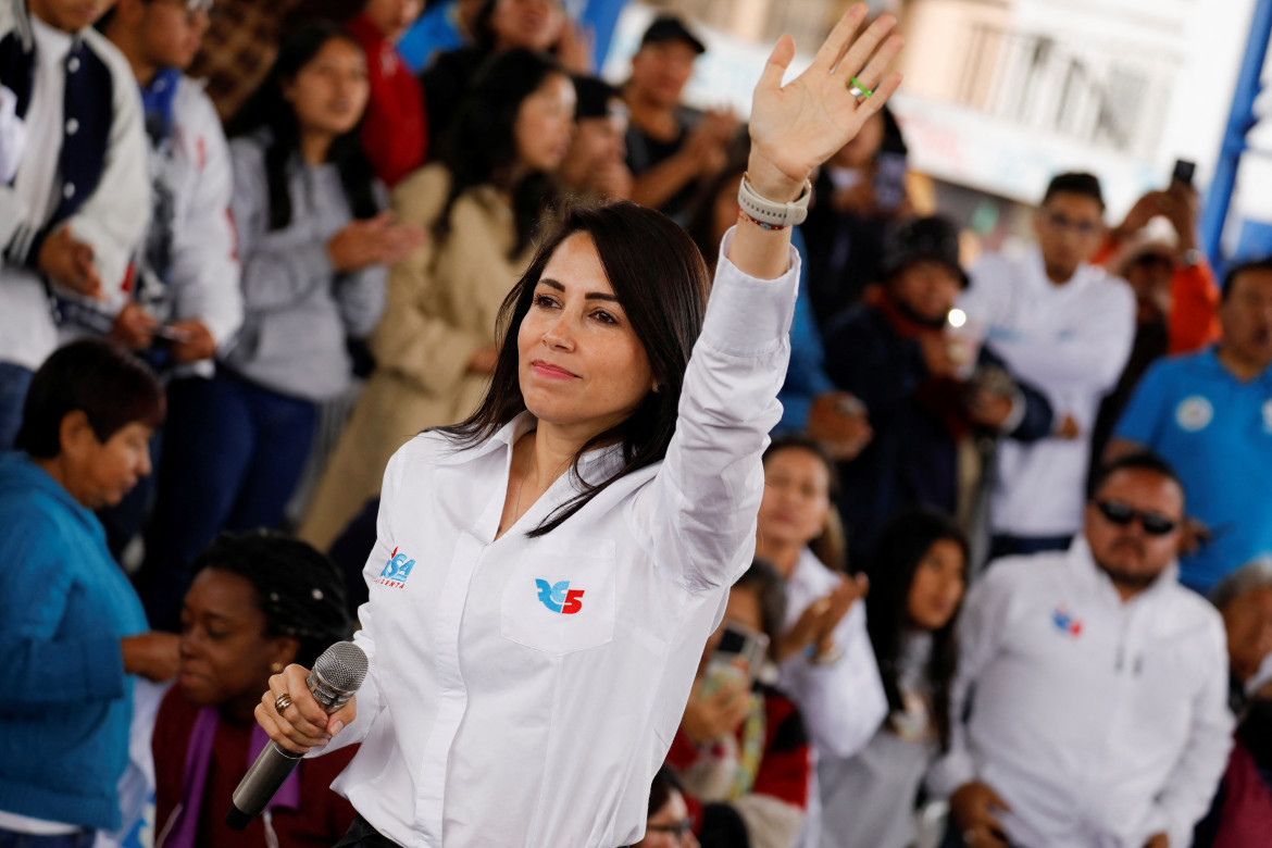 Luisa González, la candidata que lidera las encuestas en Ecuador. Foto: Reuters.