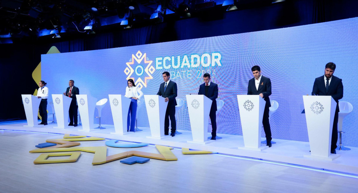 Candidatos a la presidencia de Ecuador que participan en el debate. Foto: EFE.