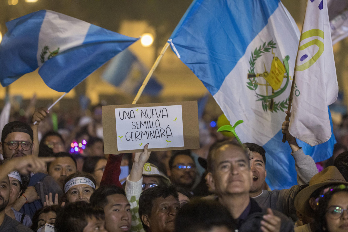 Cierre de campaña de Bernardo Arévalo en Guatemala. Foto: EFE.