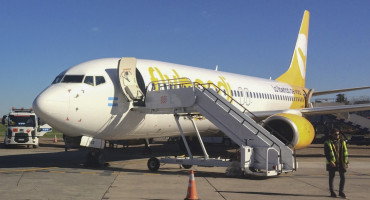 Avión de Flybondi, la empresa que lanzará una promoción con descuentos para jubilados. Foto: NA.