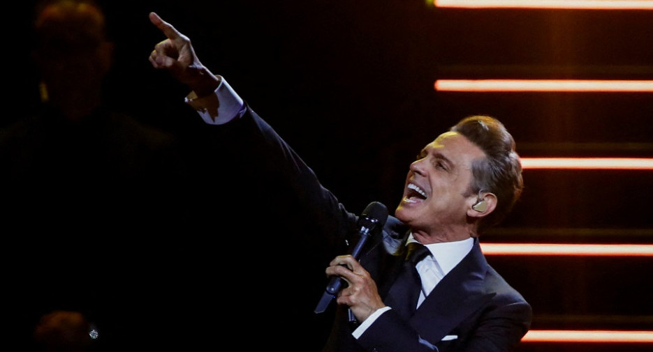 Luis Miguel durante su show en el Movistar Arena. Foto: Reuters.