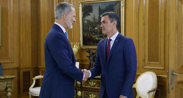 Pedro Sánchez, PSOE, junto al rey Felipe VI. Foto: EFE.