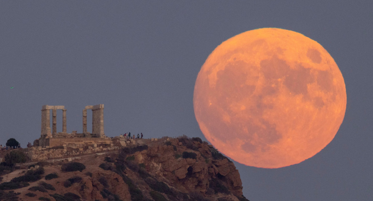 Superluna en Grecia. Foto: Reuters